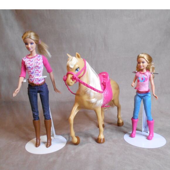 Barbie Pinktastic Sisters Riding Lessons Barbie, Stacie, & Tawny Horse Playset - Picture 2 of 9